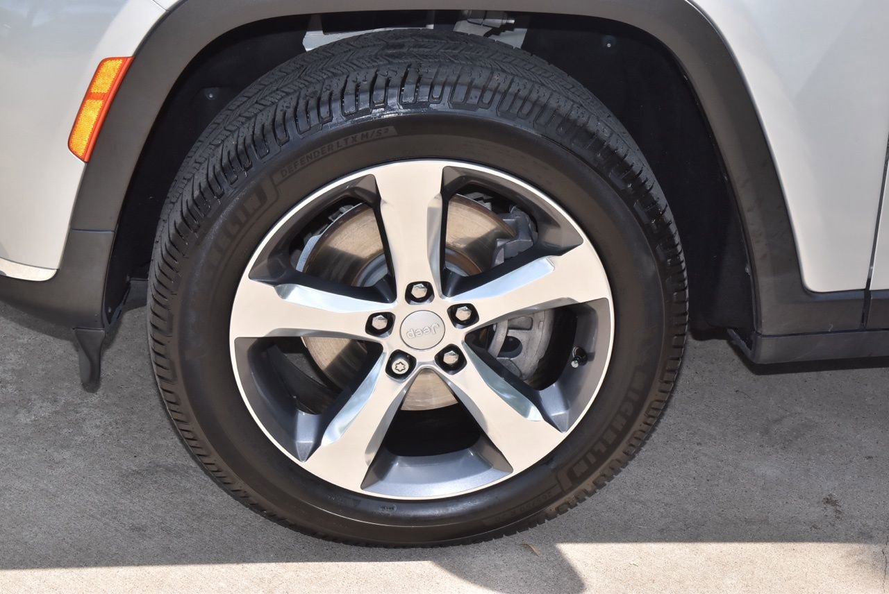 Used 2021 Jeep Grand Cherokee L Limited AWD/4WD image 39