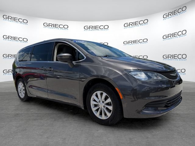 Used 2017 Chrysler Pacifica Touring w/ Tire & Wheel Group FWD video 1