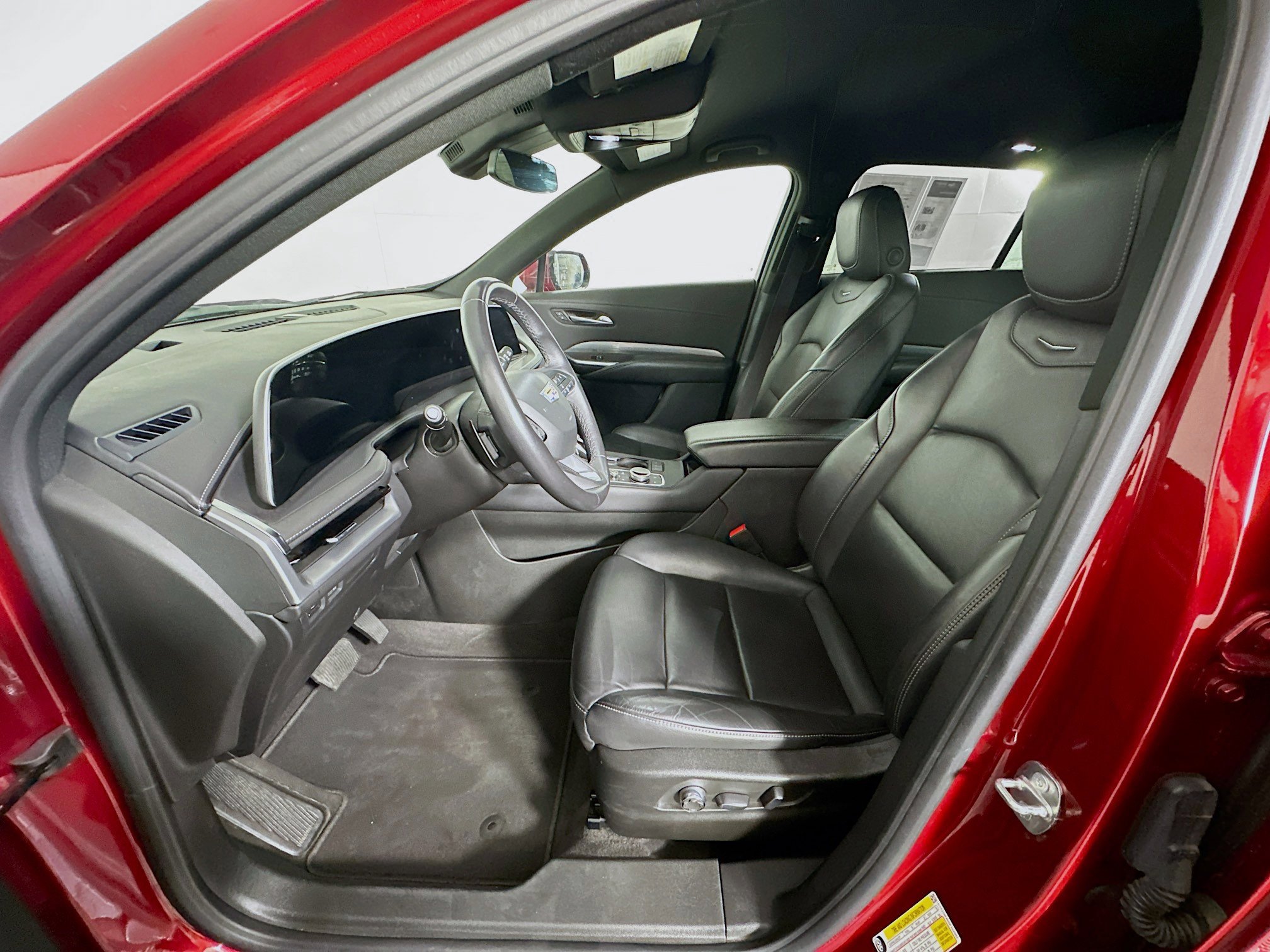 Used 2024 Cadillac XT4 Premium Luxury image 13