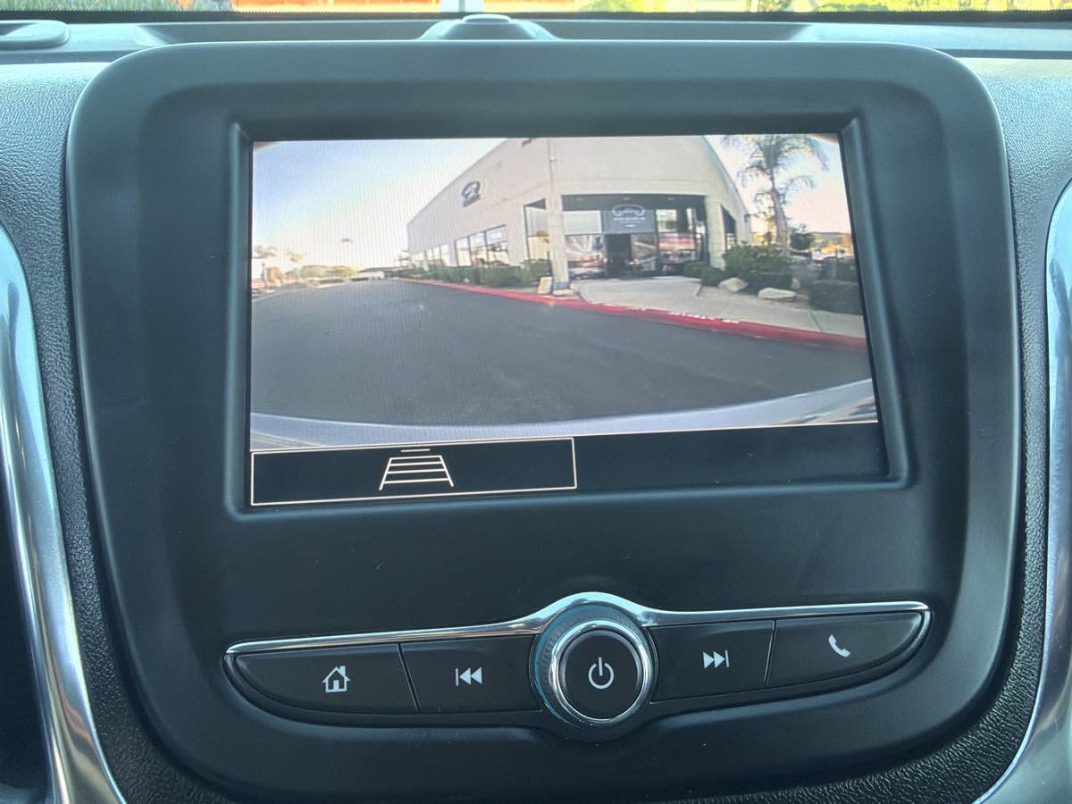 Used 2023 Chevrolet Equinox LS image 35