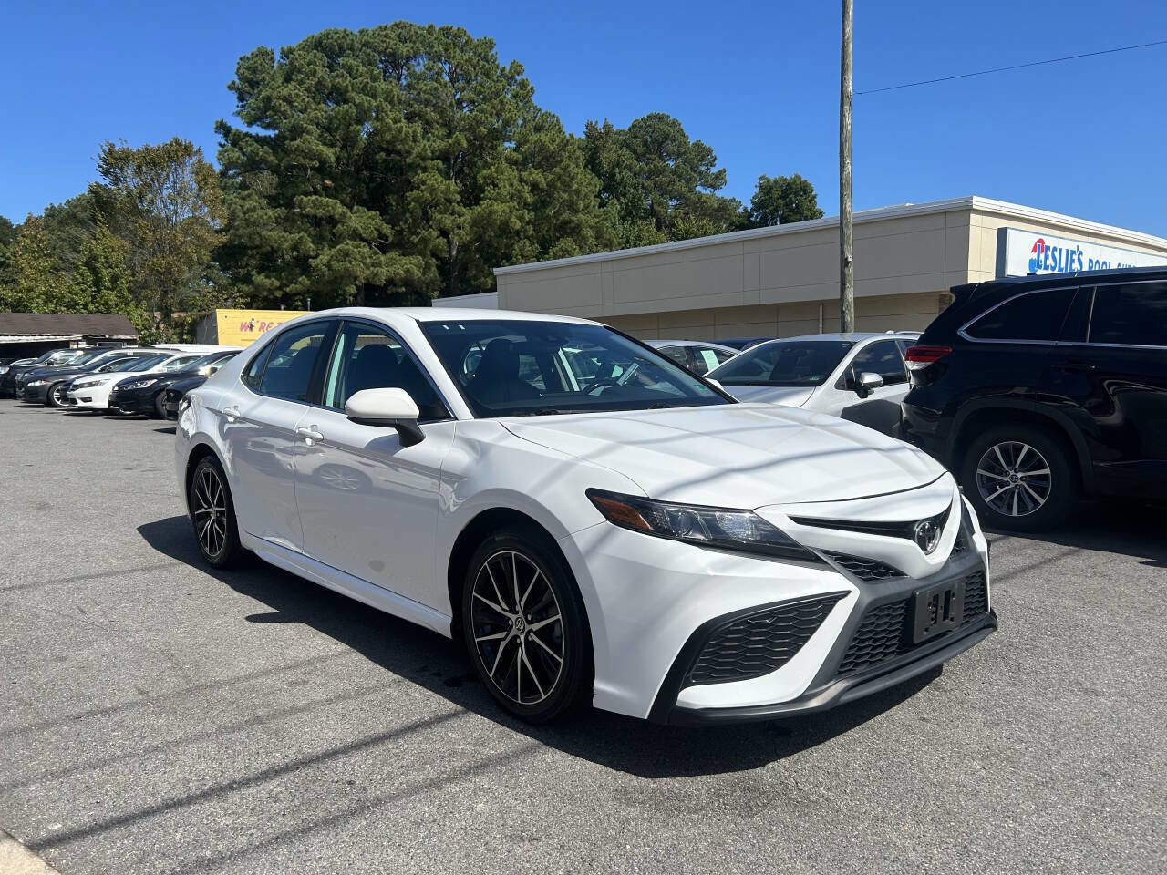 Used 2021 Toyota Camry SE image 3