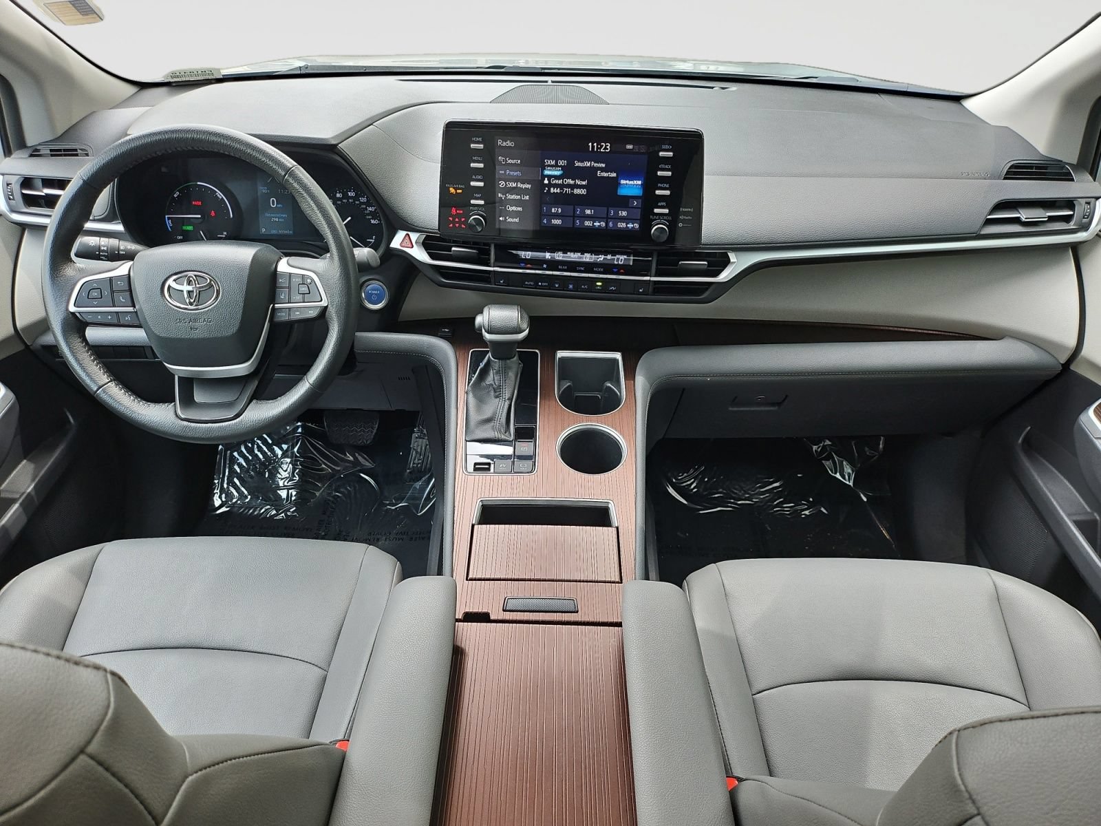 Used 2024 Toyota Sienna XLE FWD image 16