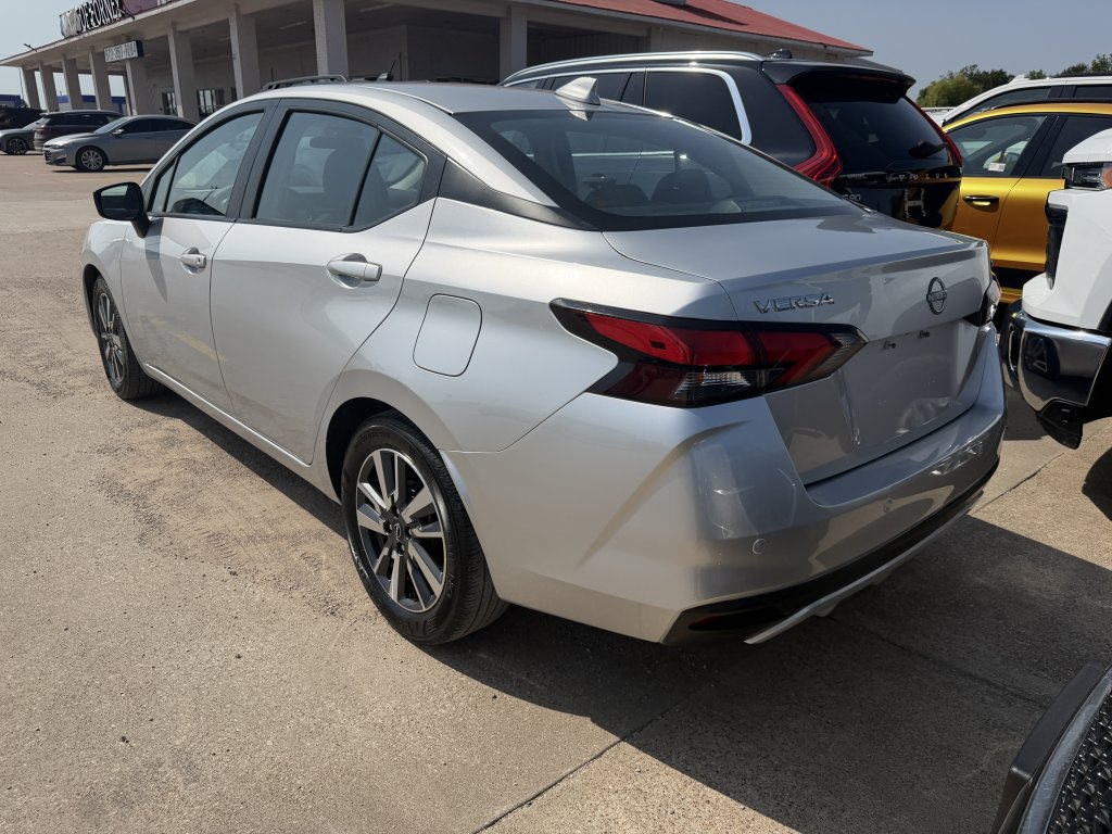 Used 2025 Nissan Versa SV FWD image 2