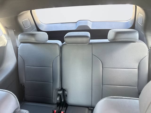 Used 2025 Chevrolet Traverse LT FWD image 23