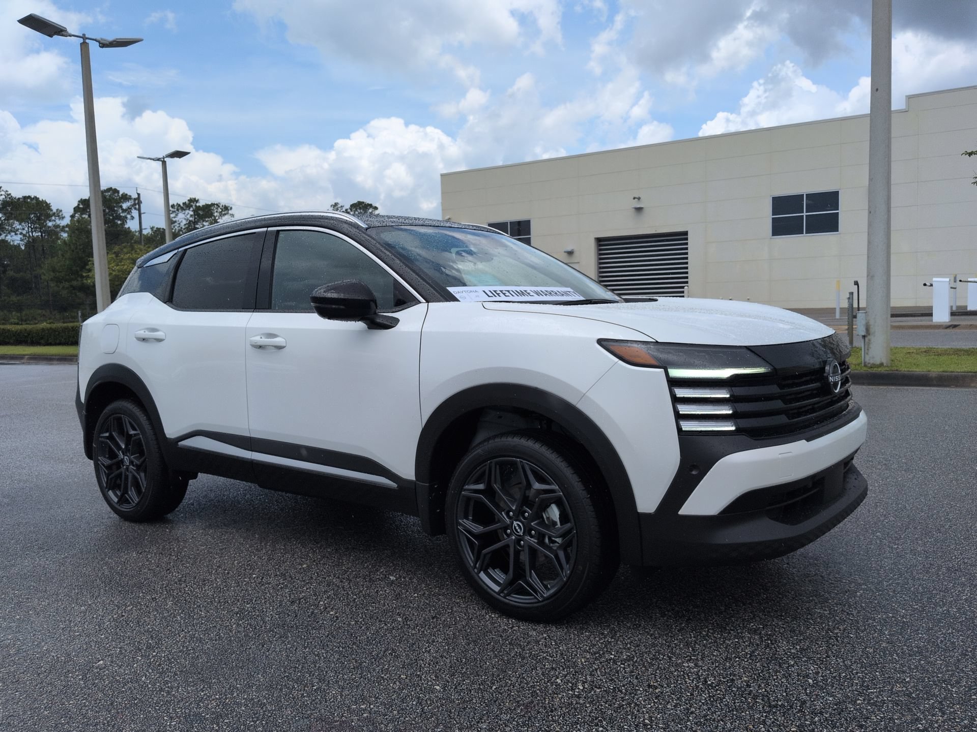 New 2026 Nissan Kicks SR FWD image 3