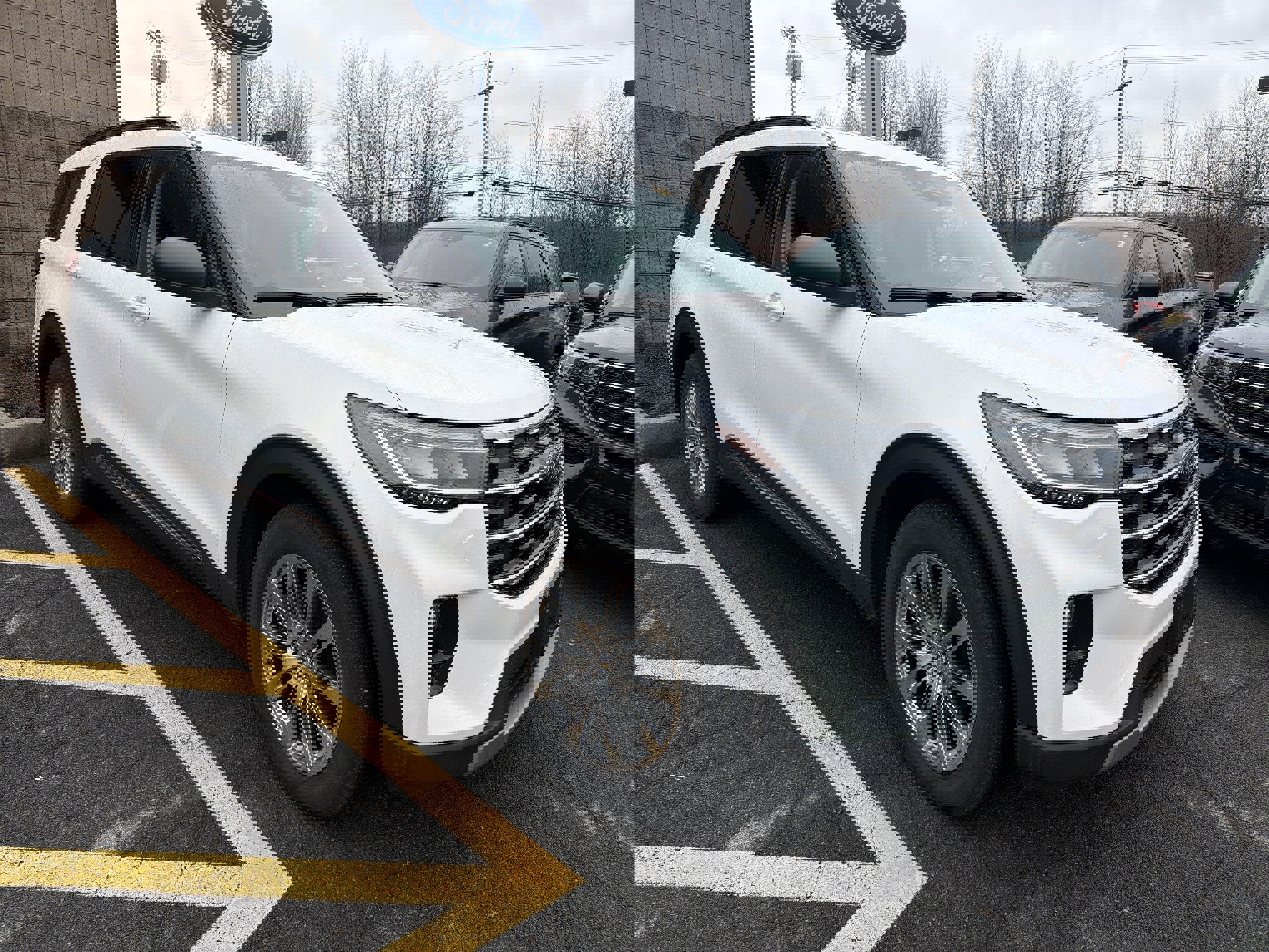 Used 2025 Ford Explorer Active w/ Active Comfort Package image 2