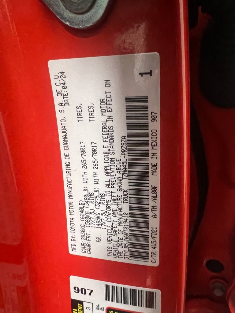 Used 2024 Toyota Tacoma TRD Off-Road image 29