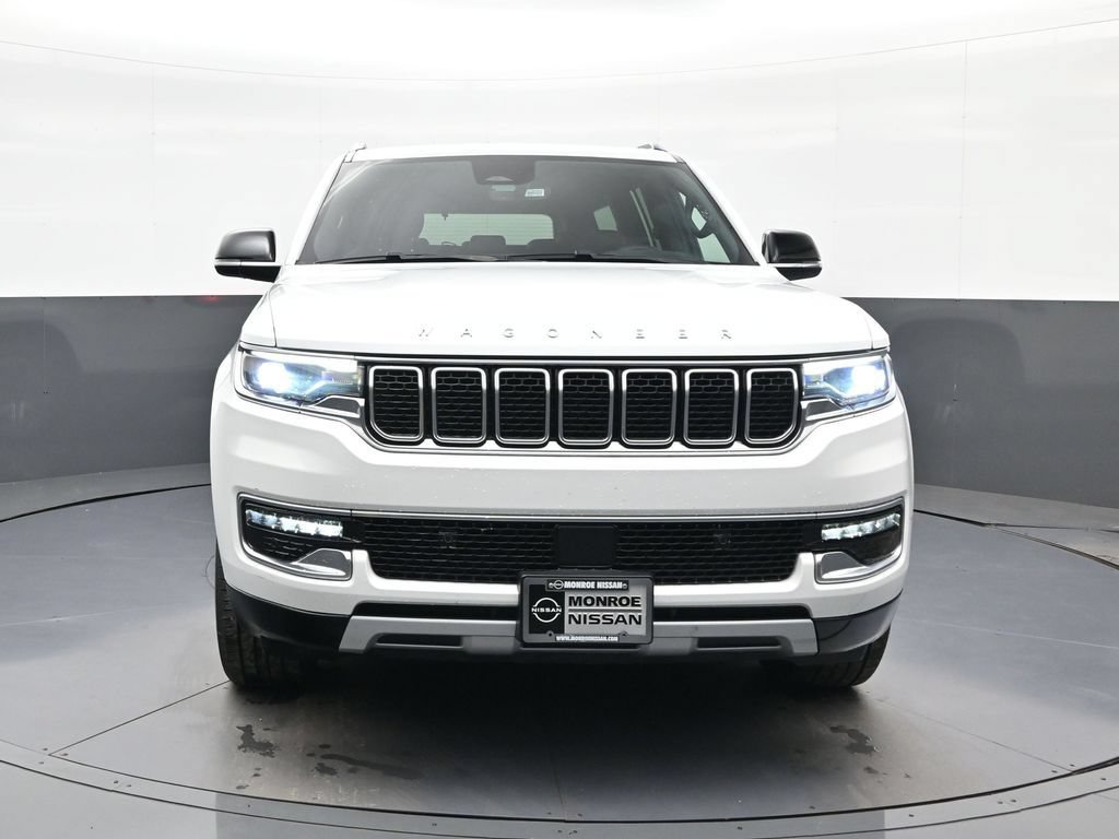 Used 2024 Jeep Wagoneer Series II w/ Flexible Seating Group RWD image 3