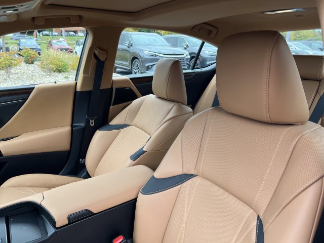 Certified 2025 Lexus ES 300h w/ Luxury Package FWD image 9