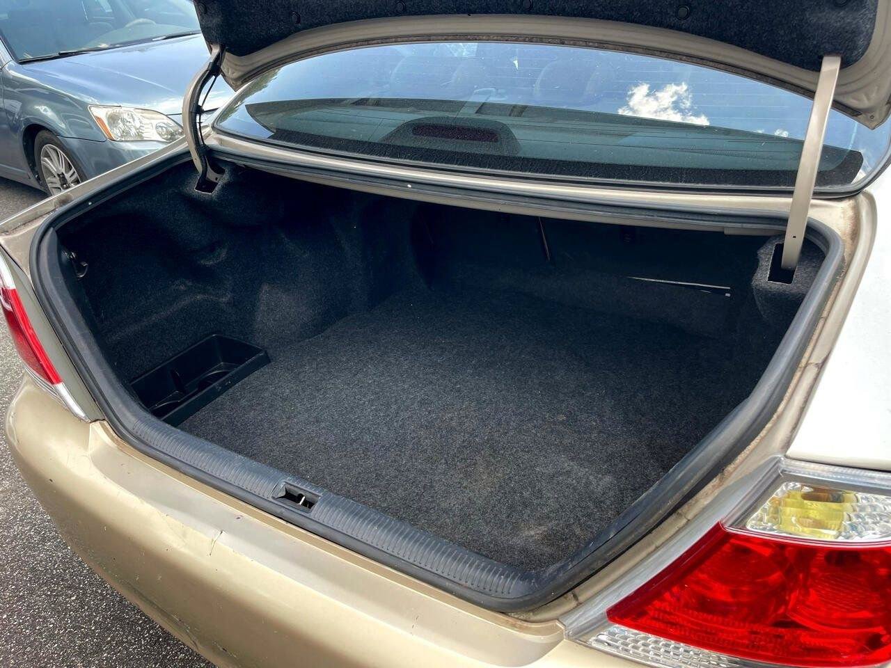 Used 2006 Toyota Camry LE FWD image 18