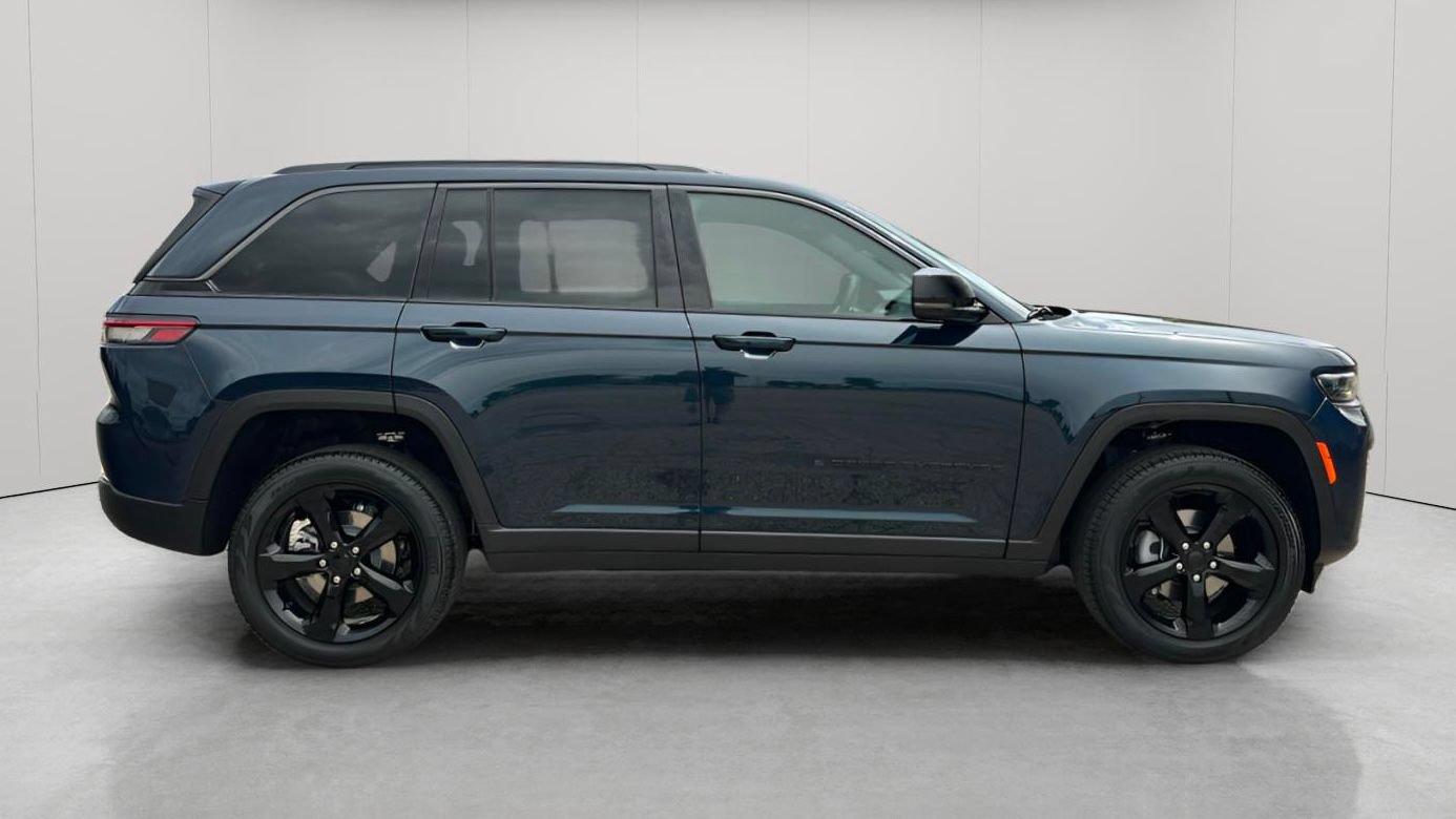 New 2026 Jeep Grand Cherokee Limited w/ Limited Altitude Package AWD/4WD image 3