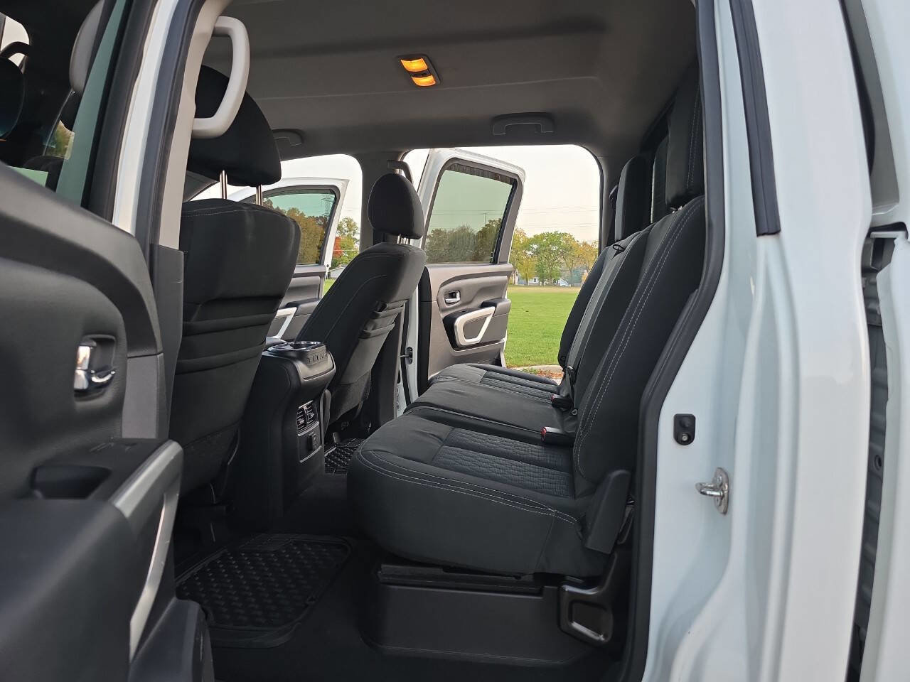 Used 2016 Nissan Titan SV AWD/4WD image 11