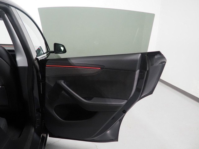 Used 2026 Tesla Model Y Long Range RWD image 63