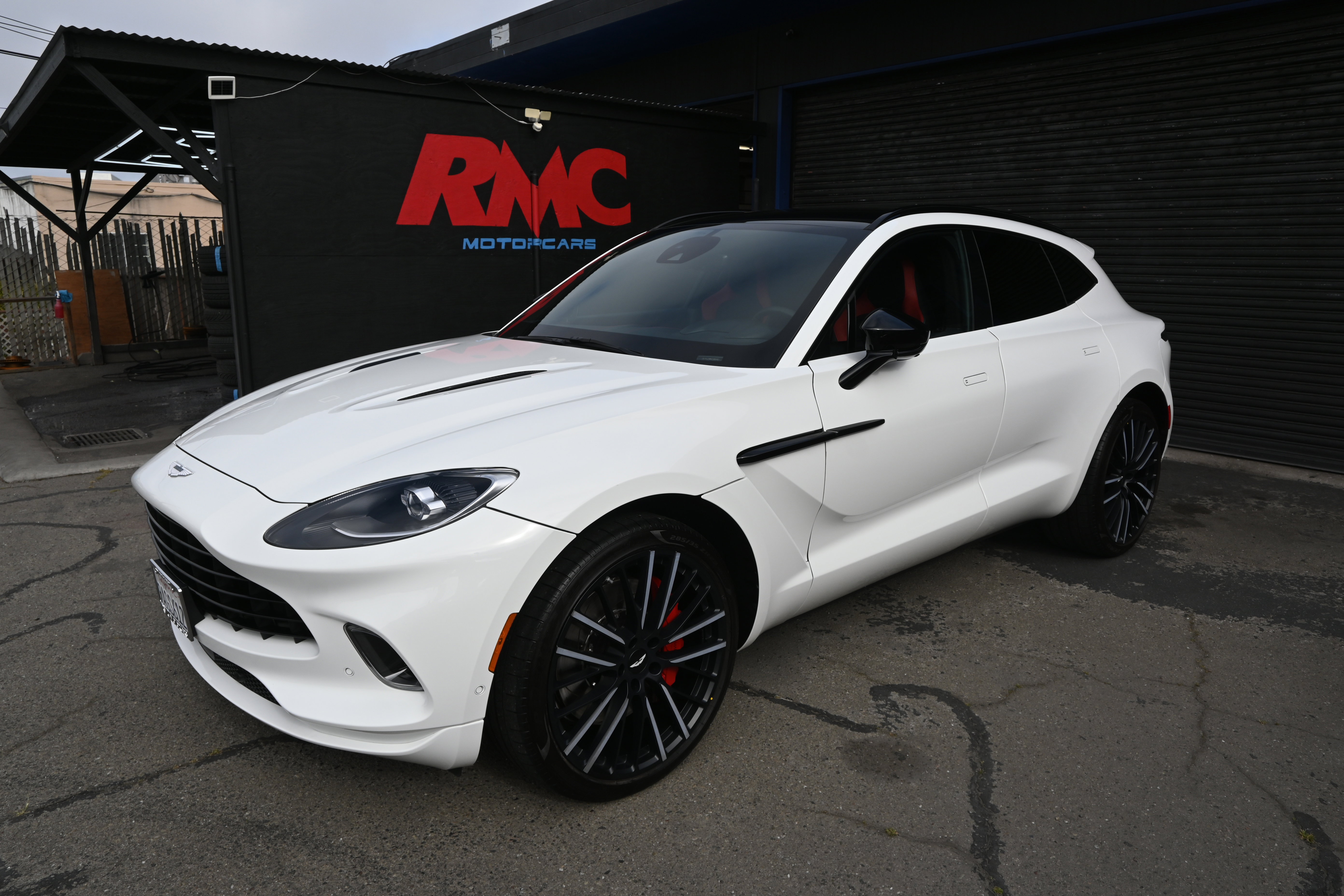 Used 2022 Aston Martin DBX AWD/4WD image 1
