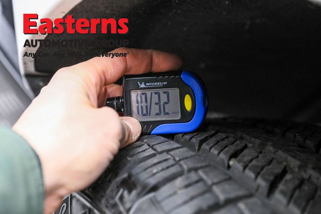 Used 2024 GMC Yukon XL SLT image 32