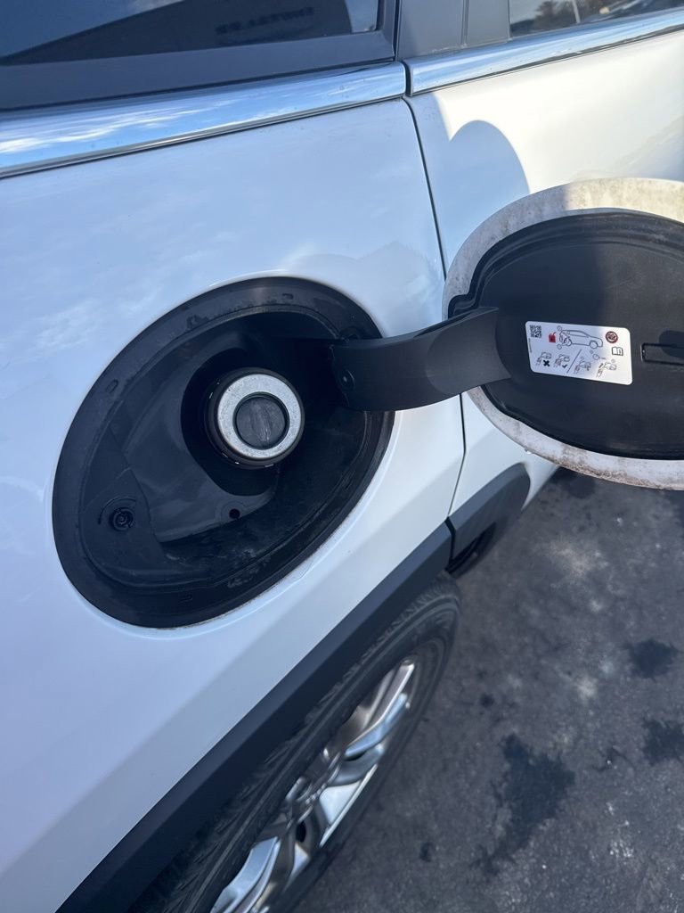 Used 2020 Jeep Cherokee Latitude Plus w/ Comfort/Convenience Group image 20