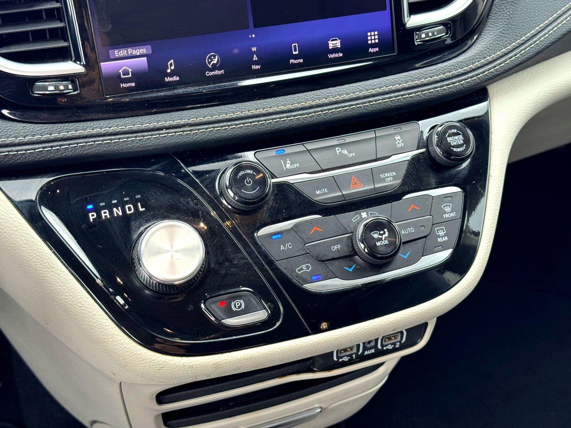 Used 2024 Chrysler Pacifica Select image 29