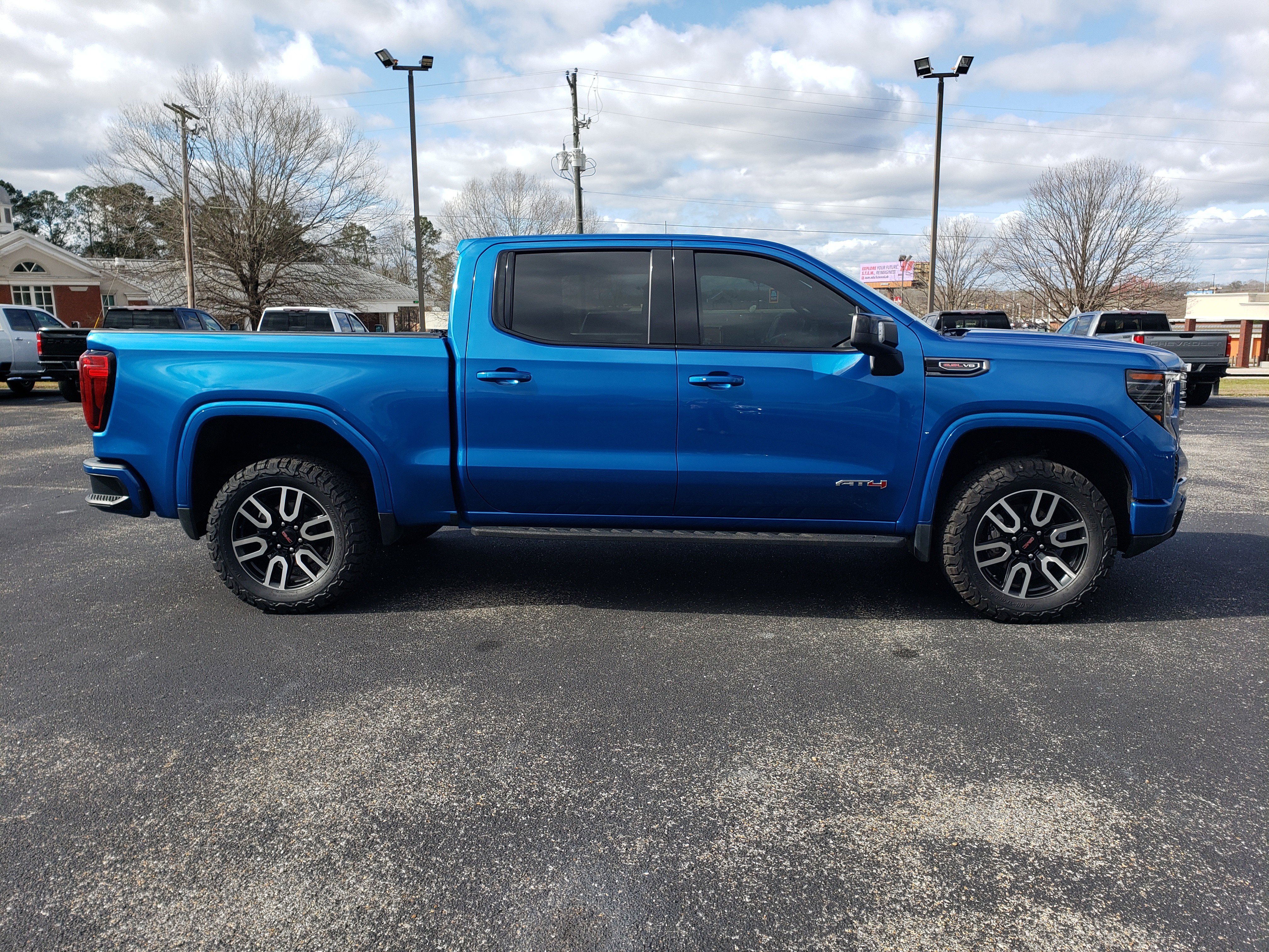 Used 2022 GMC Sierra 1500 AT4 w/ AT4 Premium Package image 5