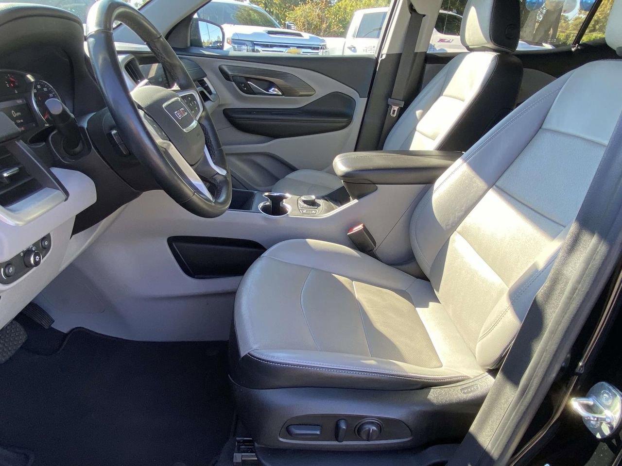 Used 2023 GMC Terrain SLT image 13