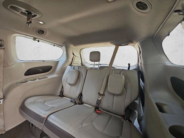 Used 2017 Chrysler Pacifica Touring-L FWD image 12