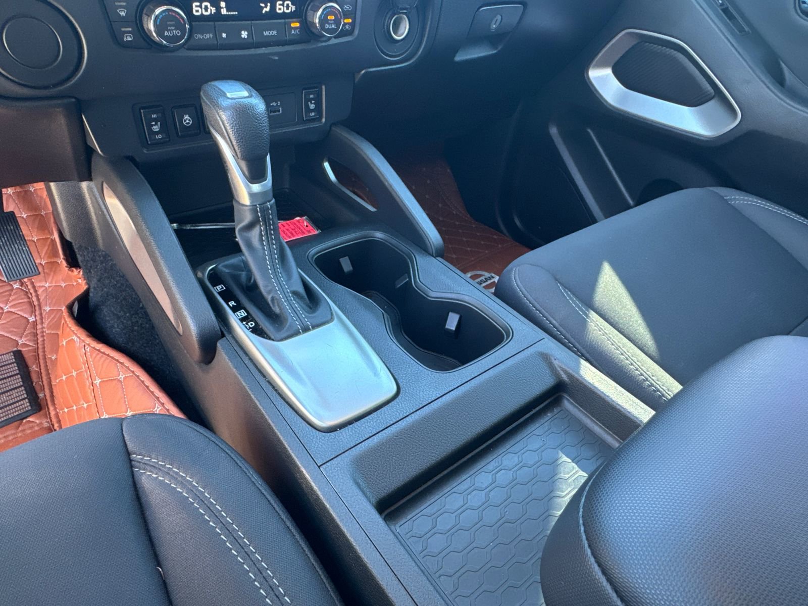 Used 2024 Nissan Frontier SV w/ SV Convenience Package image 28