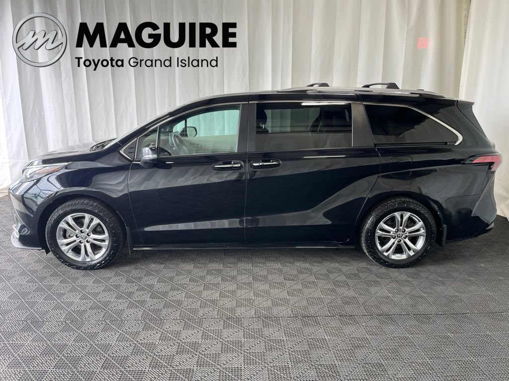 Used 2023 Toyota Sienna Platinum AWD/4WD image 30