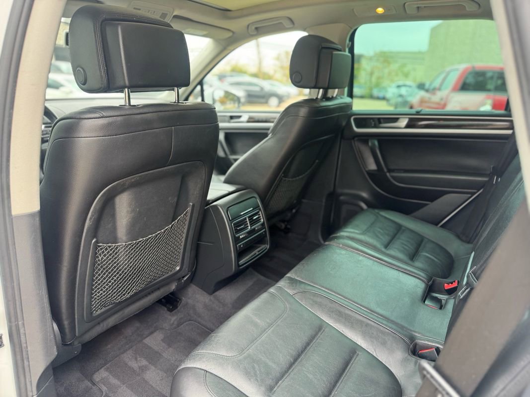 Used 2013 Volkswagen Touareg Hybrid image 12