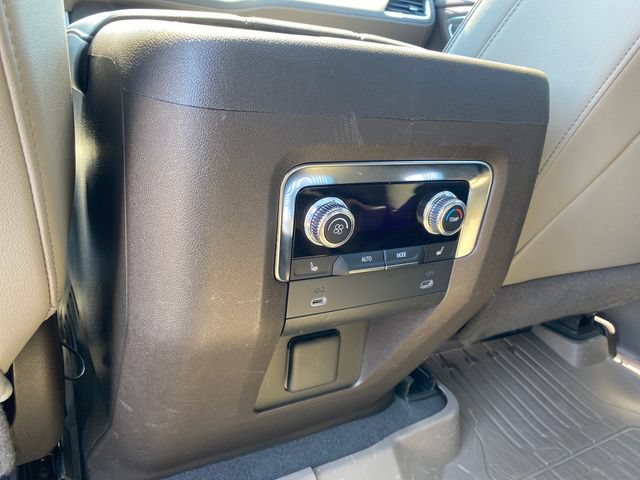 Used 2022 GMC Yukon XL SLT w/ SLT Luxury Package AWD/4WD image 21