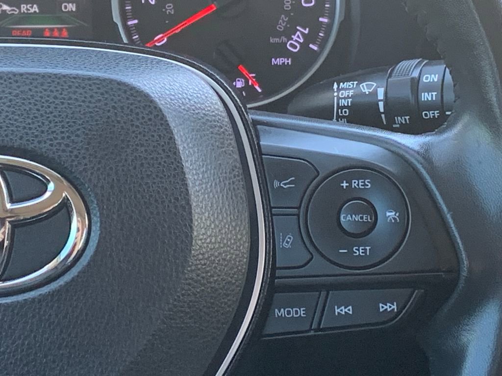 Used 2021 Toyota RAV4 XLE Premium image 14