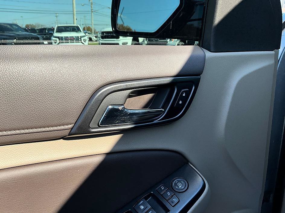 Used 2019 Chevrolet Tahoe LT w/ Luxury Package AWD/4WD image 15