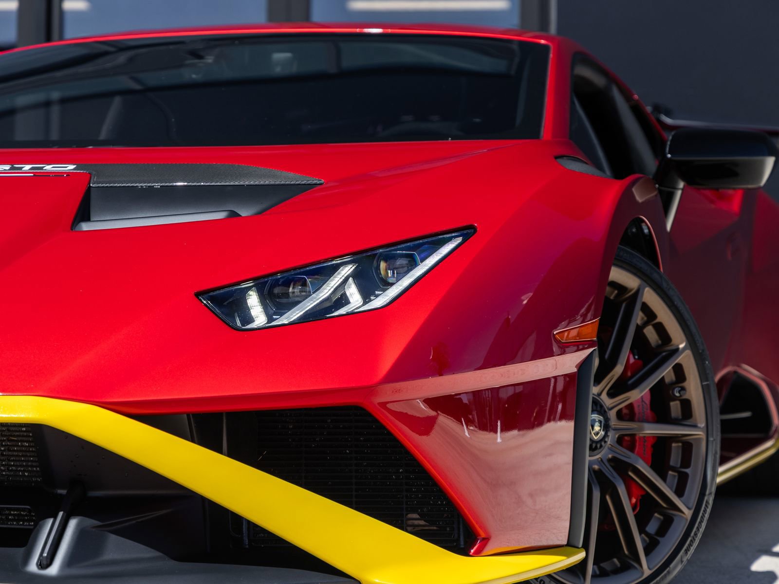 Used 2022 Lamborghini Huracan STO image 21