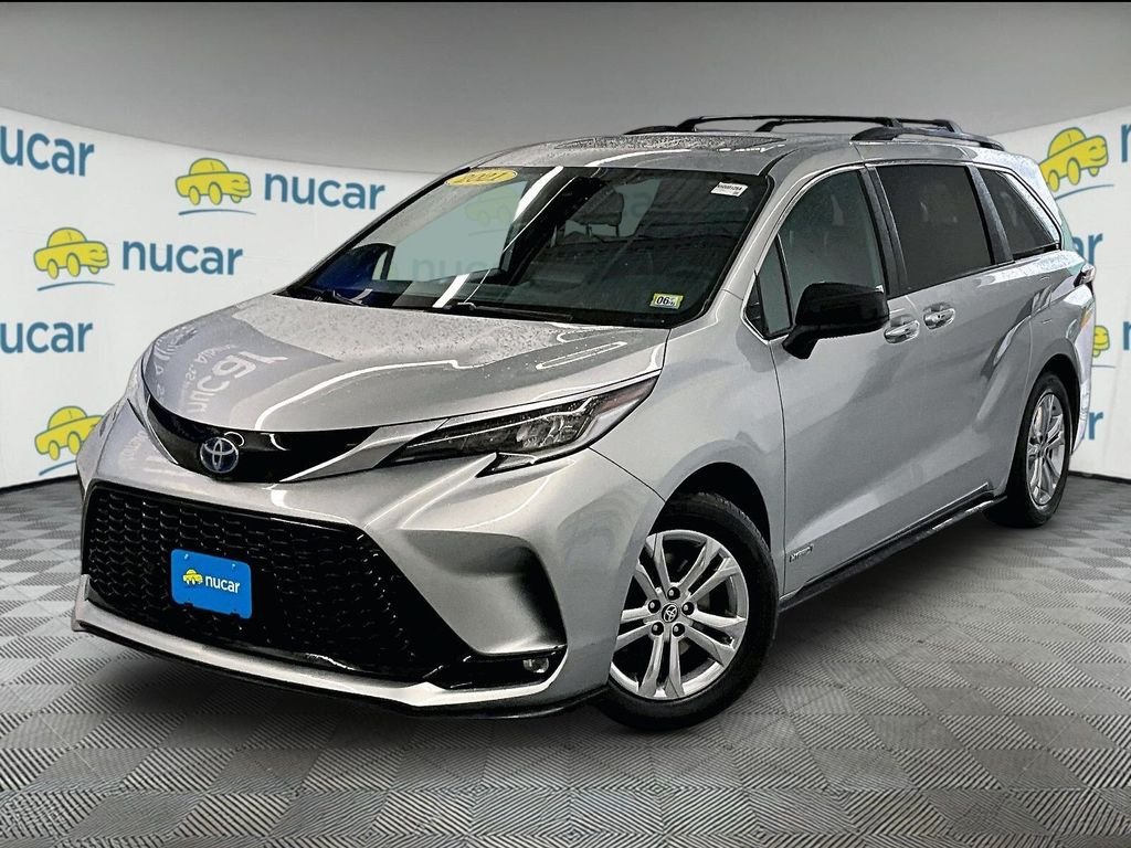 Used 2021 Toyota Sienna XSE w/ XSE Plus Package AWD/4WD image 3
