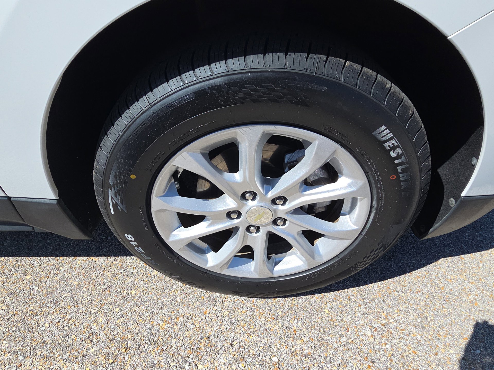 Used 2019 Chevrolet Equinox LS w/ LS Convenience Package image 10