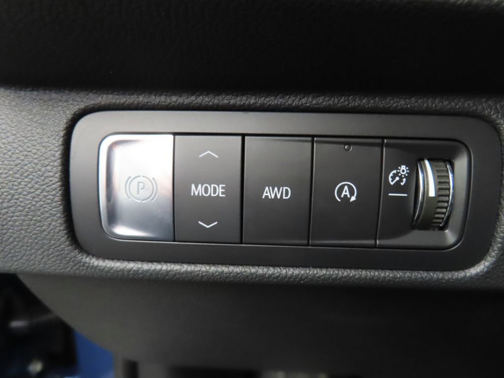 Used 2025 Chevrolet Traverse Z71 w/ LPO, Floor Liner Package AWD/4WD image 44