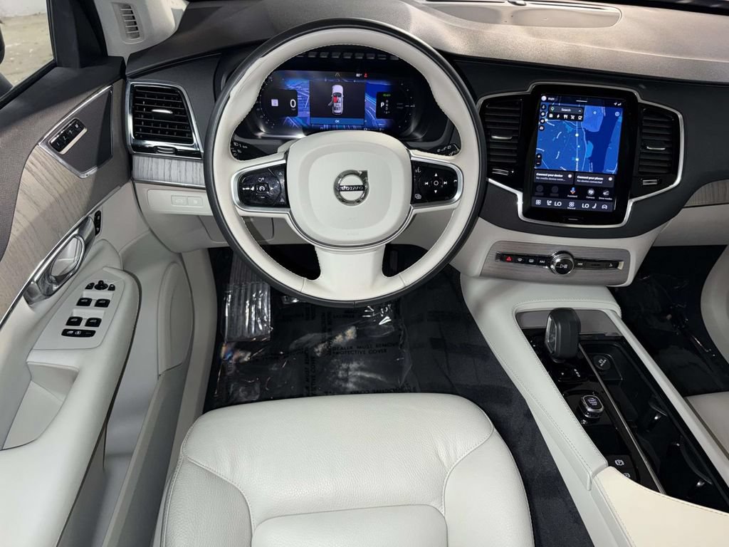 Used 2025 Volvo XC90 T8 Plus AWD/4WD image 4