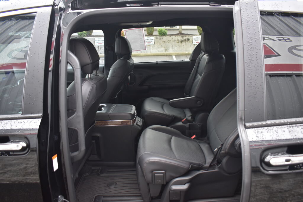 Certified 2025 Toyota Sienna Platinum AWD/4WD image 19