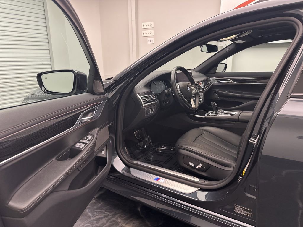 Used 2019 BMW 740i xDrive w/ M Sport Package image 5