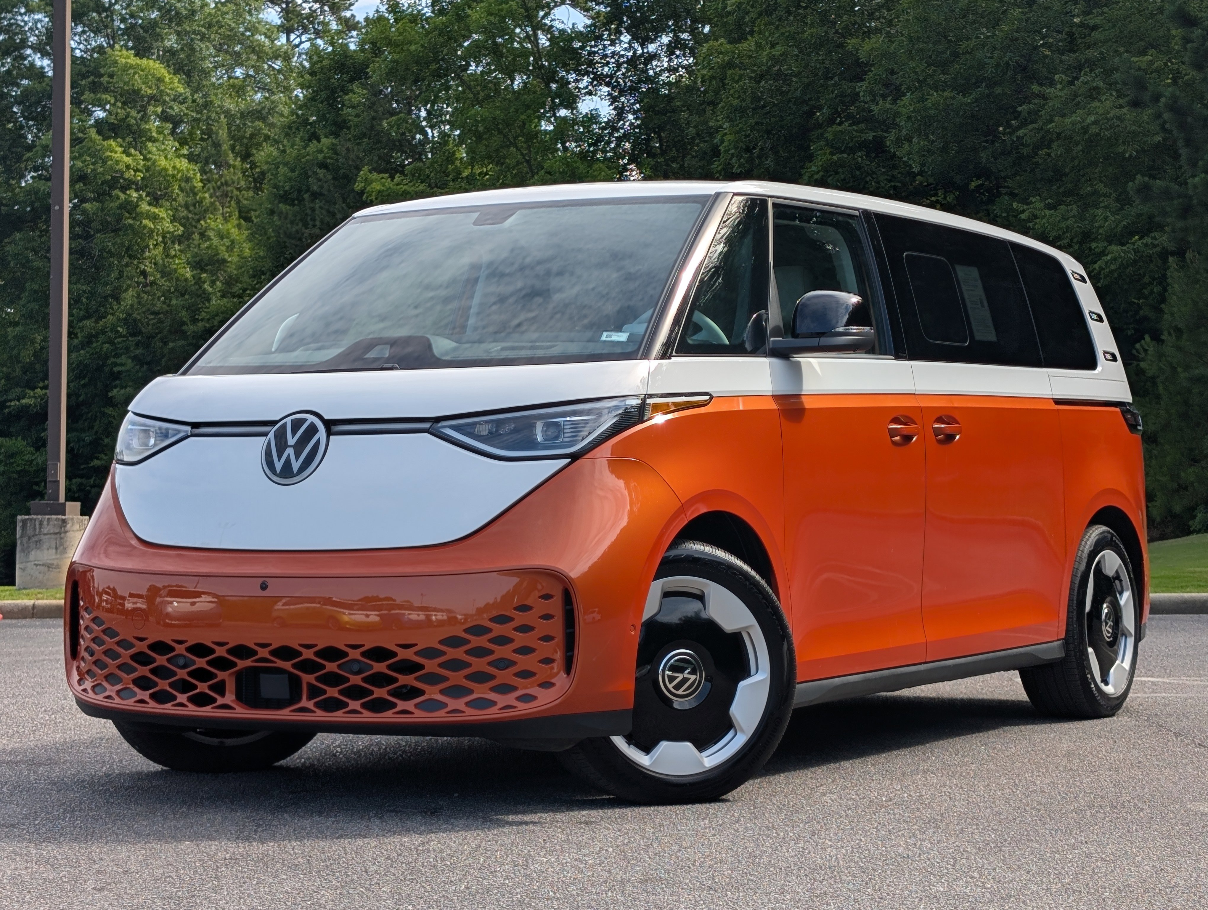 Used 2025 Volkswagen ID. Buzz Pro S Plus RWD image 4