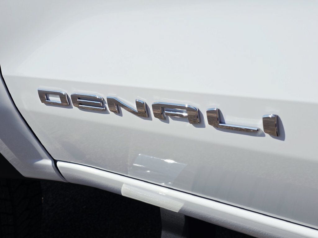 New 2026 GMC Canyon Denali AWD/4WD image 7