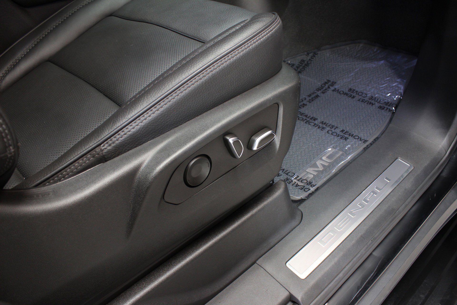 Used 2023 GMC Yukon Denali w/ Advanced Technology Package image 49
