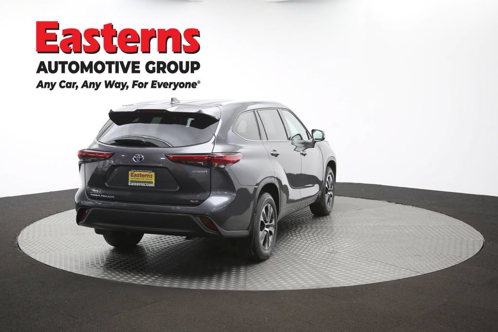 Used 2022 Toyota Highlander XLE AWD/4WD image 41