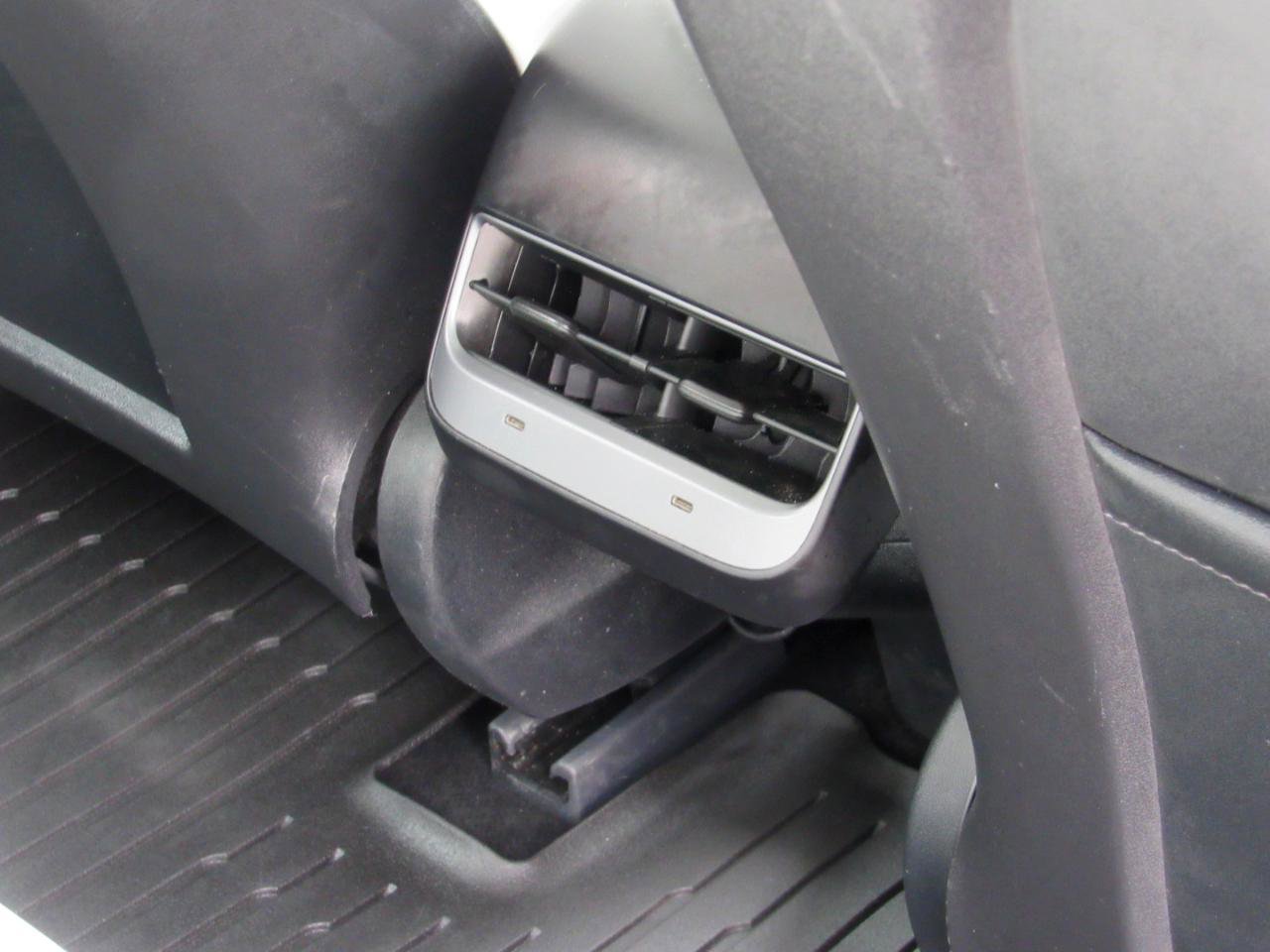 Used 2022 Tesla Model 3 Long Range AWD/4WD image 29