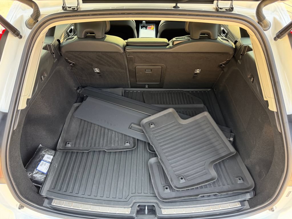 Certified 2024 Volvo XC60 B5 Plus w/ Protection Package Premier AWD/4WD image 26