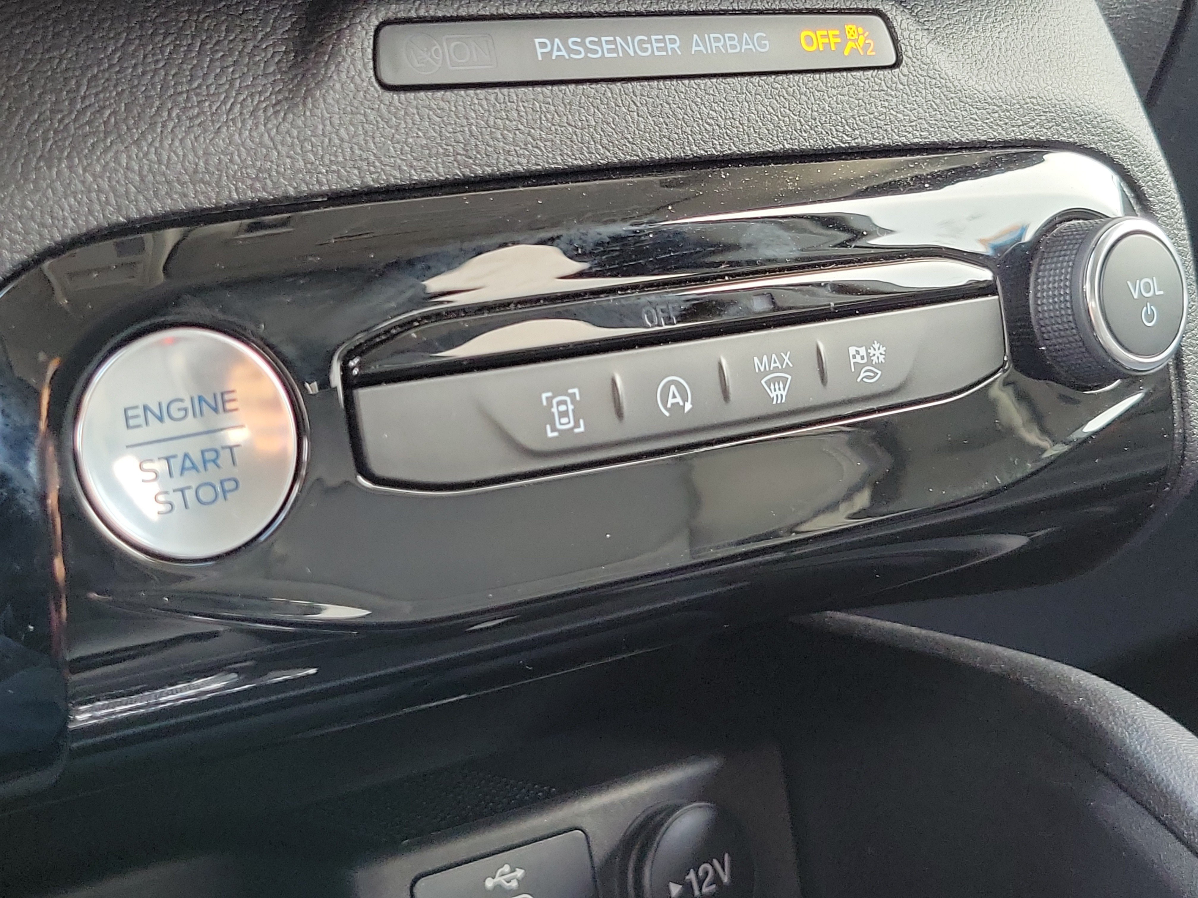 Used 2025 Ford Escape Platinum AWD/4WD image 30