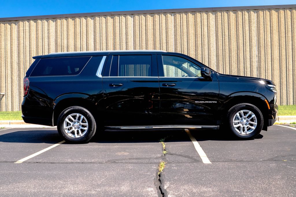 Certified 2025 Chevrolet Suburban LT AWD/4WD image 12