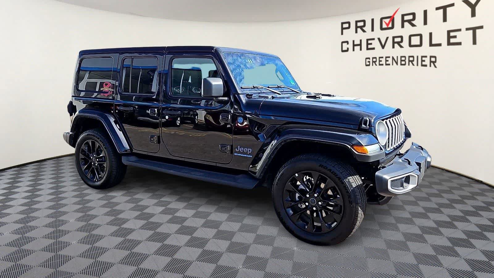Used 2025 Jeep Wrangler Unlimited Sahara AWD/4WD image 2