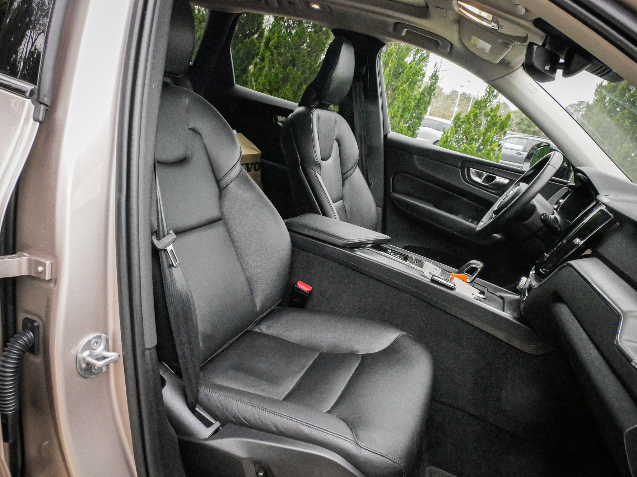 Used 2024 Volvo XC60 B5 Core image 33