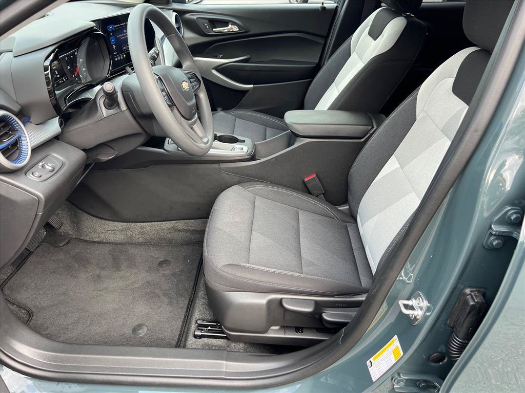 Used 2026 Chevrolet Trax LS w/ LS Convenience Package FWD image 11