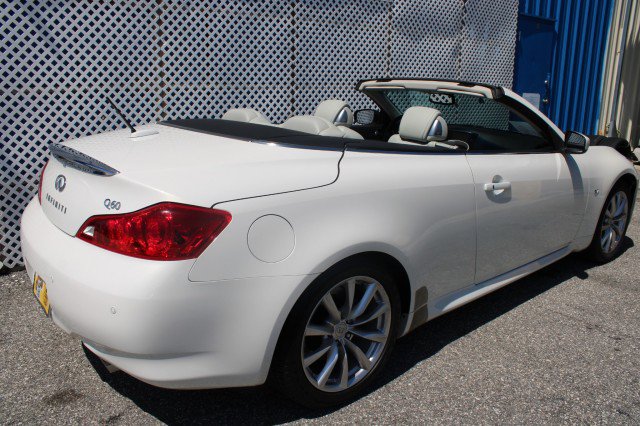 Used 2014 INFINITI Q60 Convertible w/ Premium Package RWD image 2