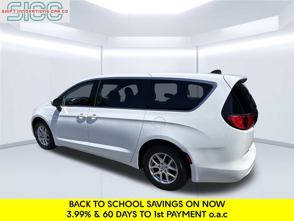 Used 2023 Chrysler Voyager LX FWD image 5